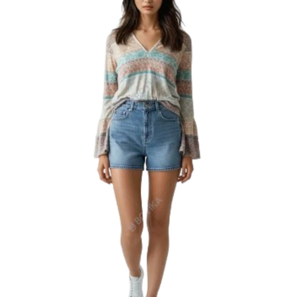 Charlie Paige Flowy Light Paisly Boho Blouse